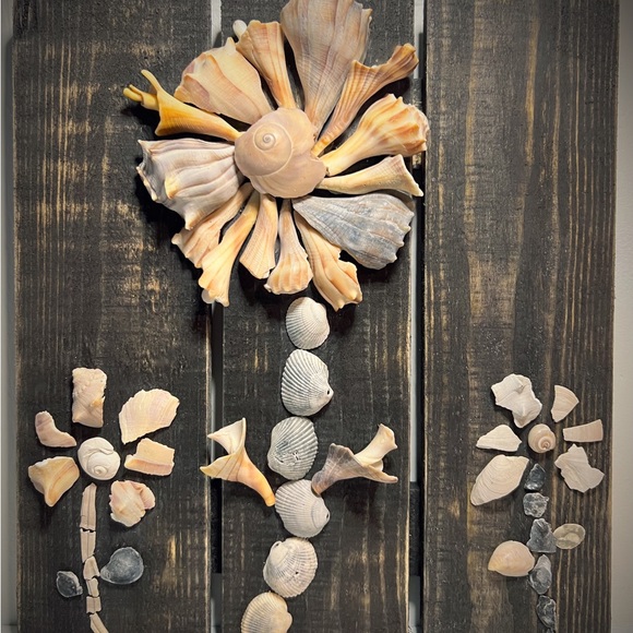 SeaShell Flower Coastal Theme Beach Decor Wall Hanging Wood Pallet Shell Art - Picture 3 of 13